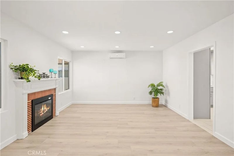 2057 N Eastern