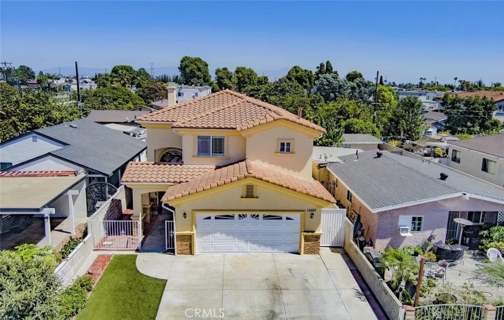 13882 La Bonita