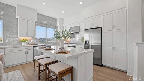 832 Sonia Irvine CA 92618