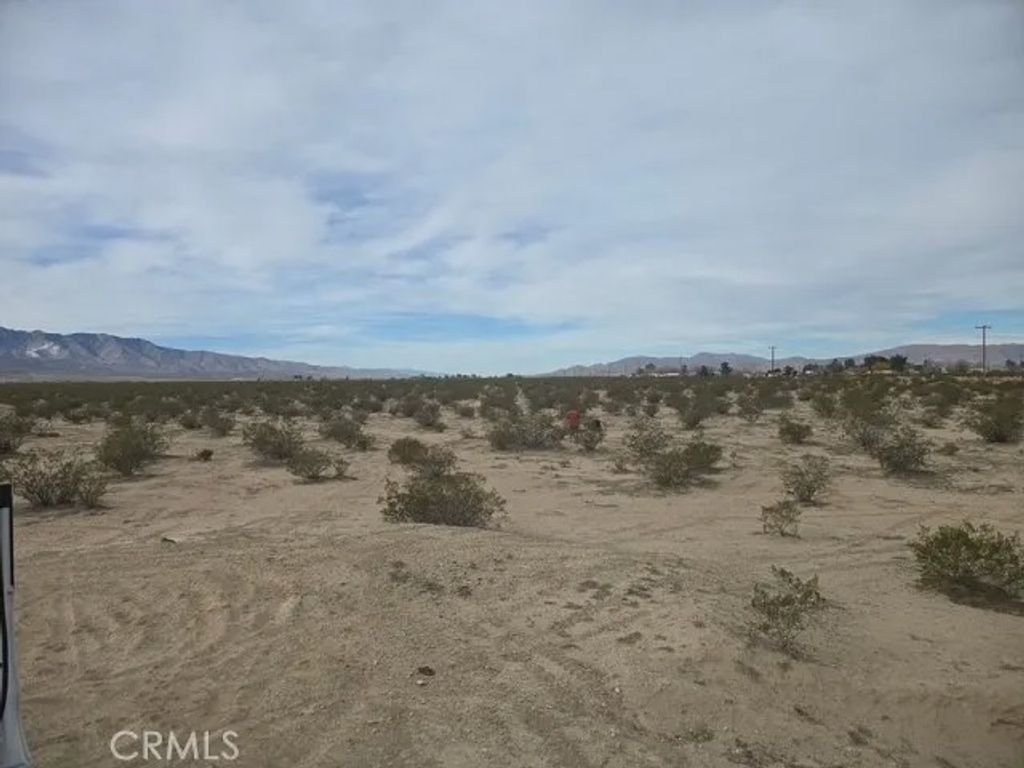 Photo of 0 Old Woman Springs, Lucerne Valley, CA 92356 (MLS # CV25278009)