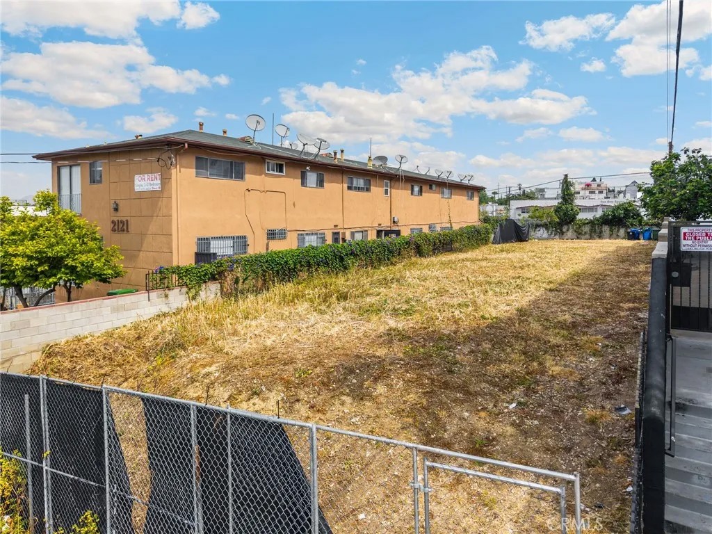 2113 W Court