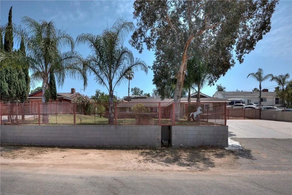 Photo of 9542 52nd ST, Jurupa Valley, CA 92509 (MLS # SW26112979)