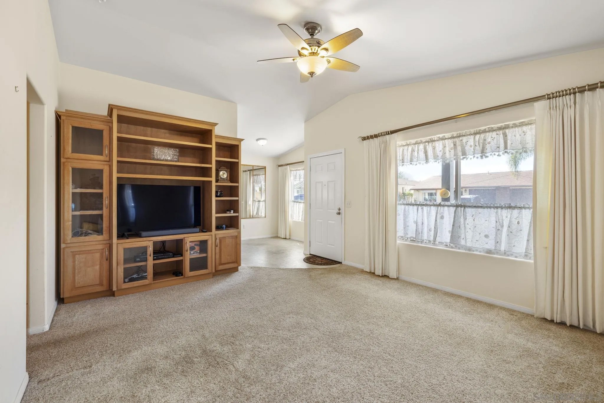 5177 Loma Verde