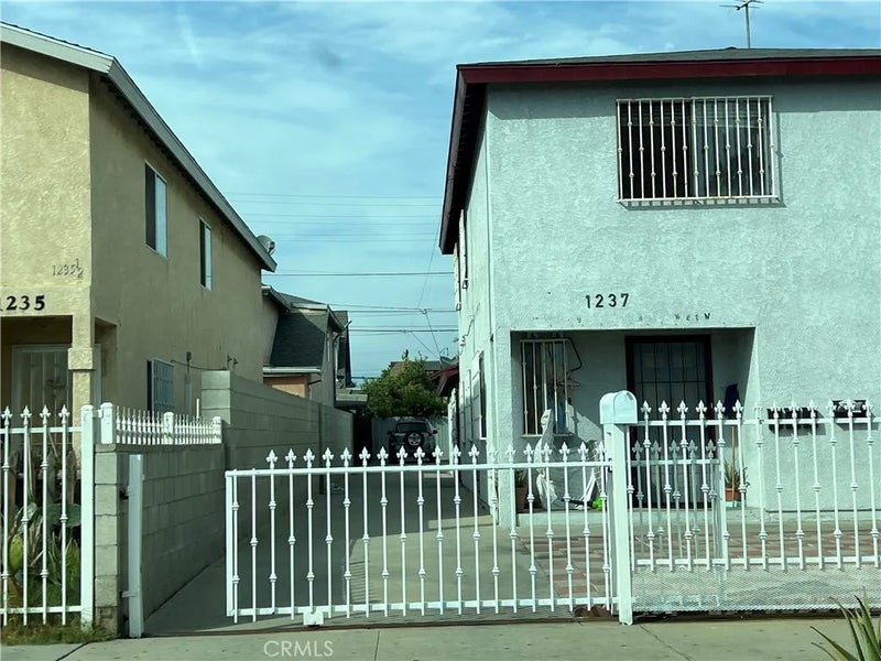 1237 E 28th