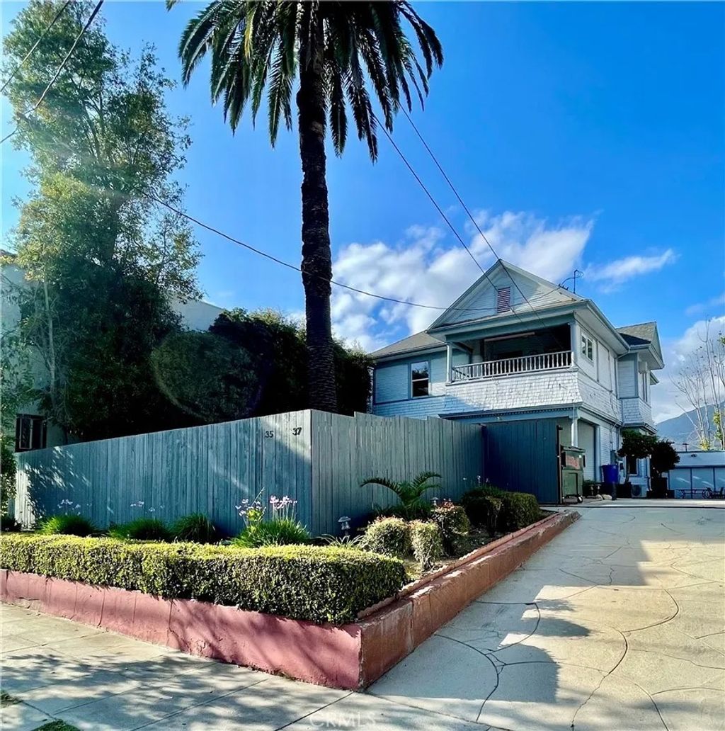 Photo of 35 E Montana St, Pasadena, CA 91103 (MLS # GD26076753)