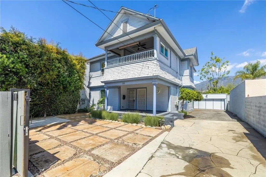 Photo of 35 E Montana St, Pasadena, CA 91103 (MLS # GD26076753)