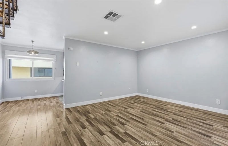 141 W Hillcrest