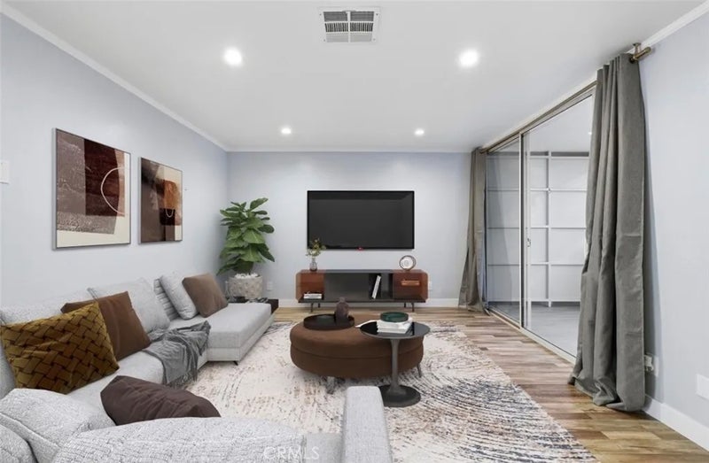 141 W Hillcrest