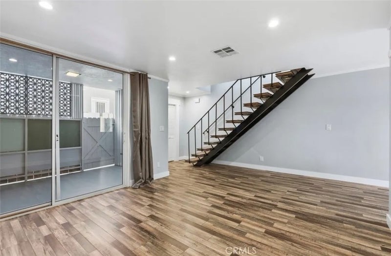 141 W Hillcrest