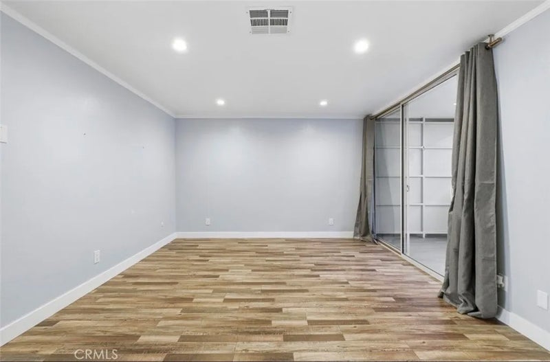 141 W Hillcrest