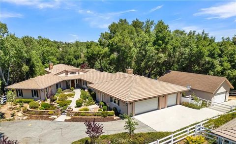 Photo of 117 Frontier Way, Templeton, CA 93465 (MLS # NS25165165)