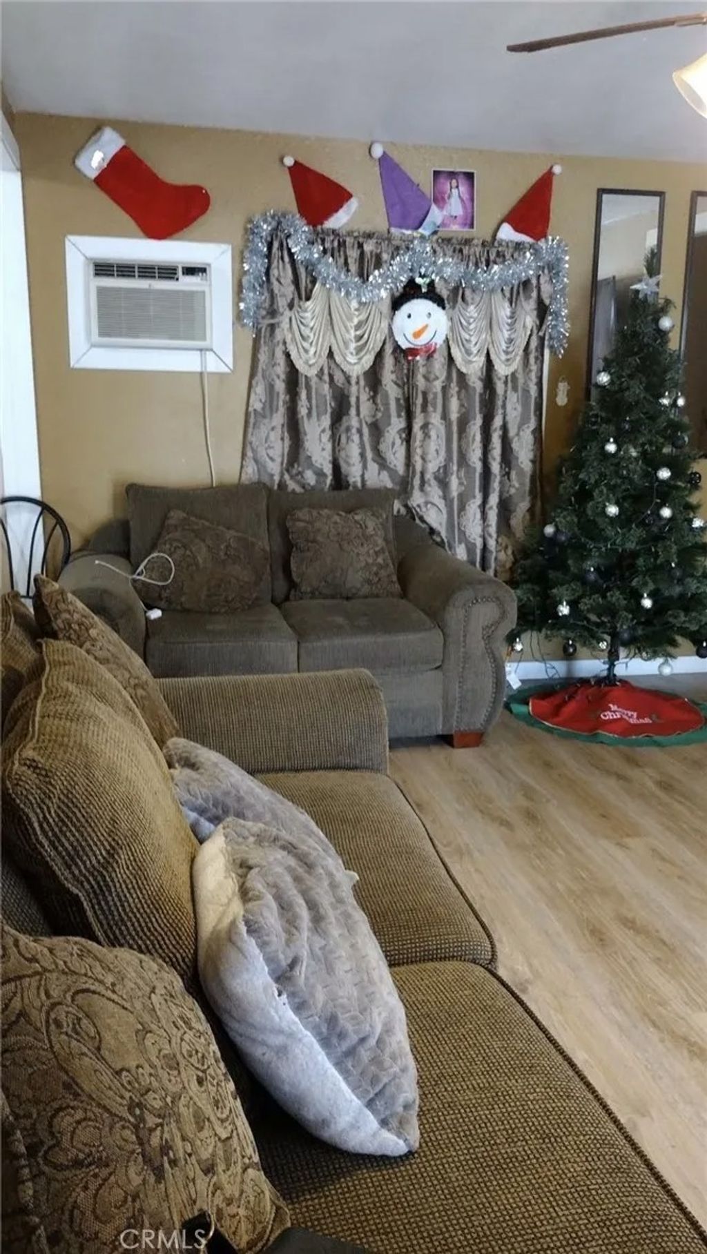 Photo of 910 E 76th Pl, Los Angeles, CA 90001 (MLS # DW26003148)