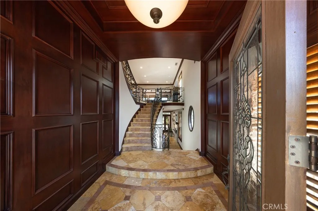 5612 OCEAN VISTA Drive