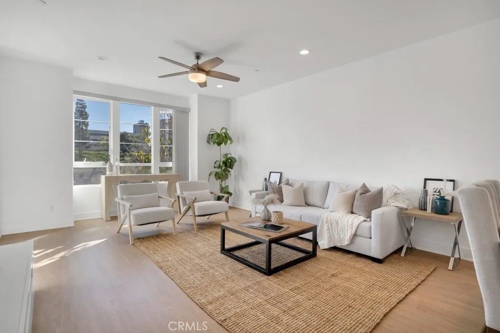 Photo of 10832 W Riverton Court, Toluca Lake, CA 91602 (MLS # SR26088747)