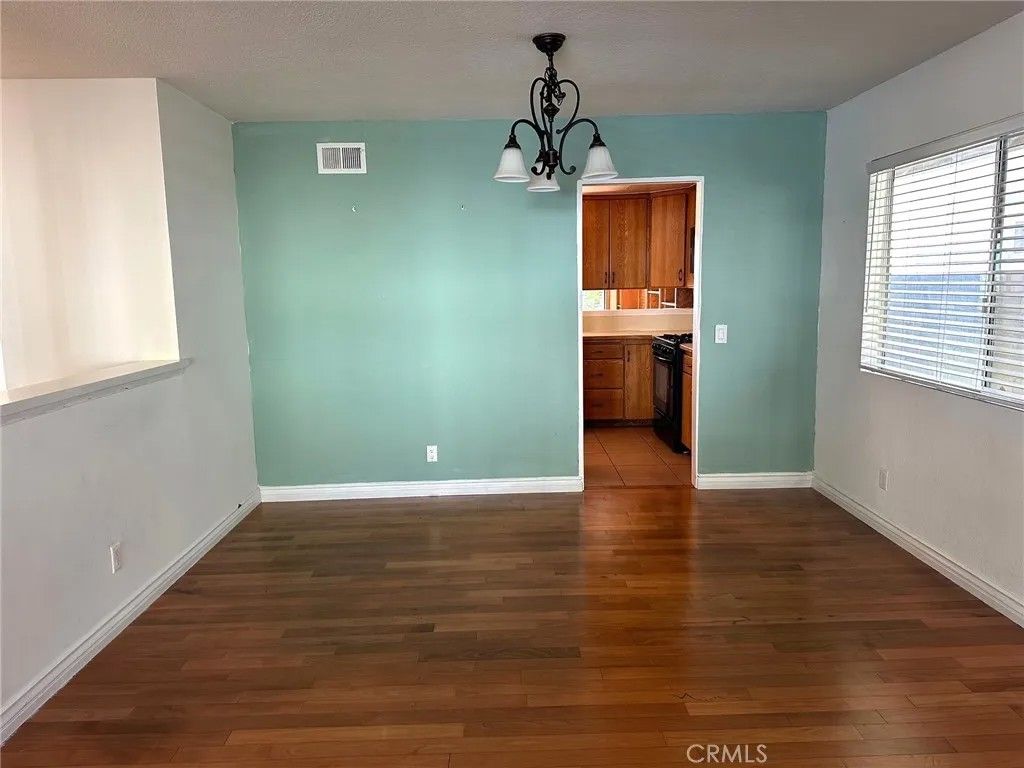 Photo of 3033 Amigos Drive, Burbank, CA 91504 (MLS # SR26033974)
