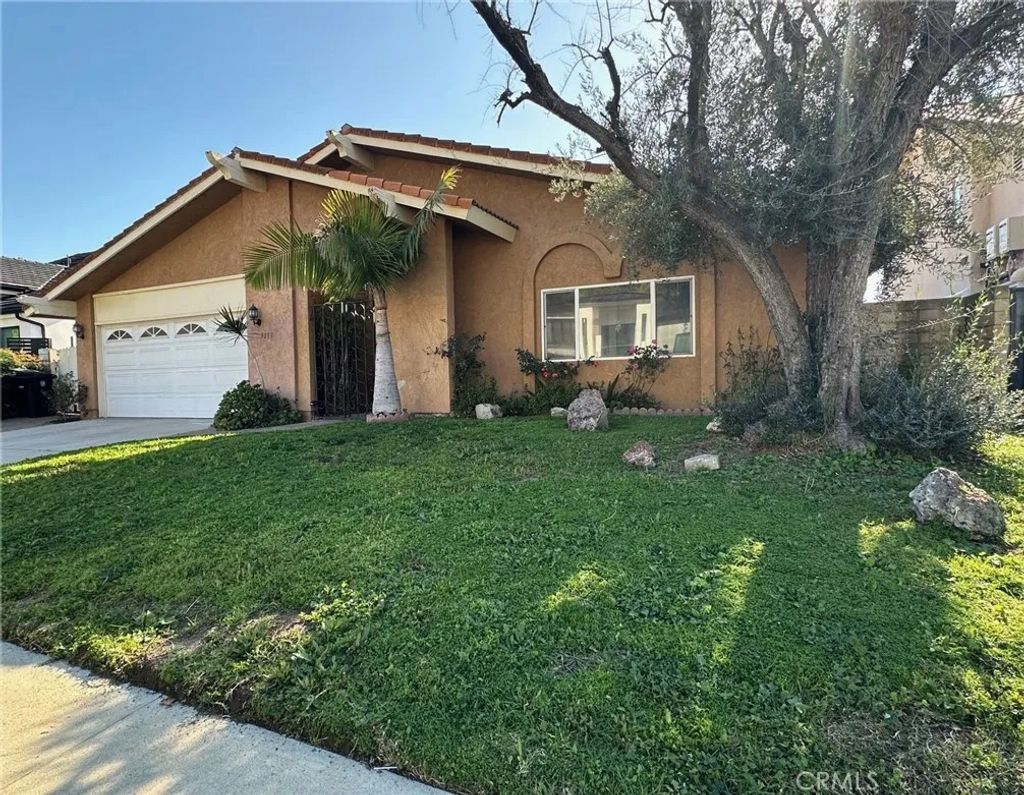 Photo of 3033 Amigos Drive, Burbank, CA 91504 (MLS # SR26033974)