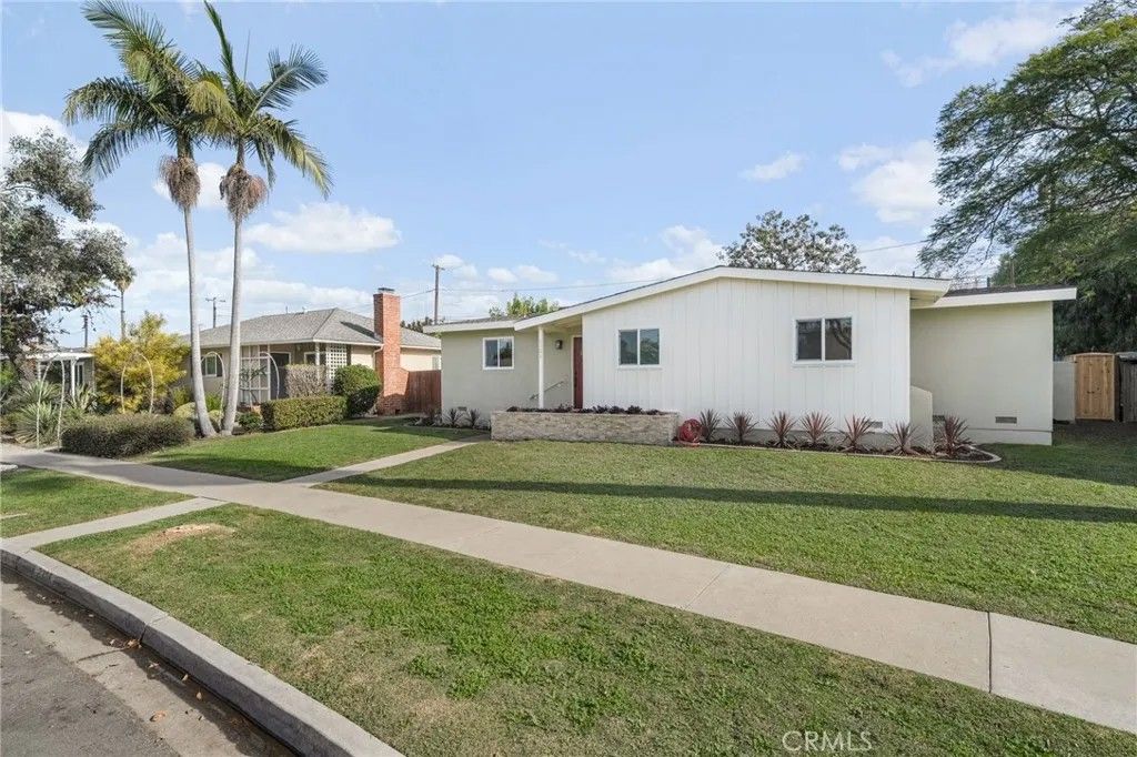 Photo of 2306 Carfax Ave, Long Beach, CA 90815 (MLS # PW25278521)