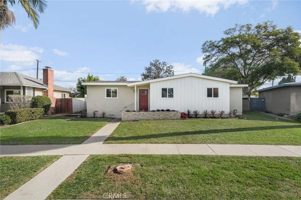 Photo of 2306 Carfax Ave, Long Beach, CA 90815 (MLS # PW25278521)
