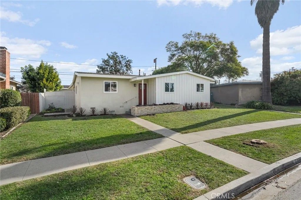 Photo of 2306 Carfax Ave, Long Beach, CA 90815 (MLS # PW25278521)