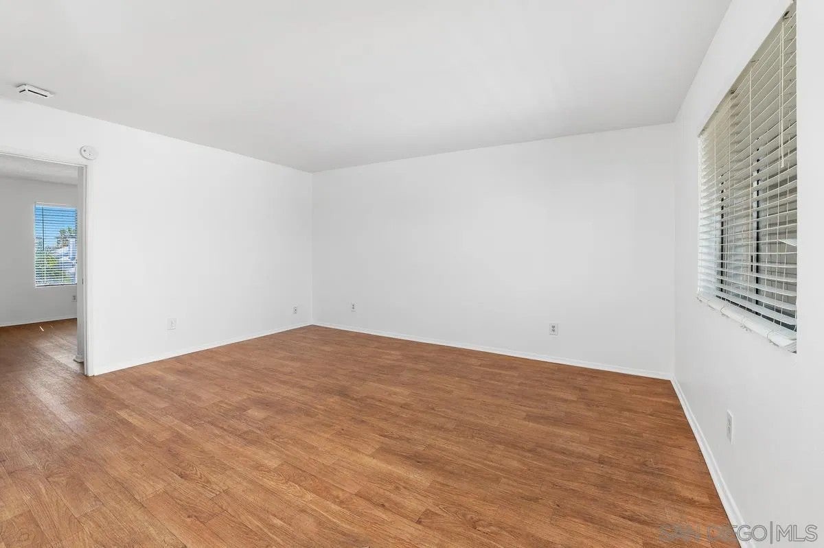 4240 Menlo Ave 19