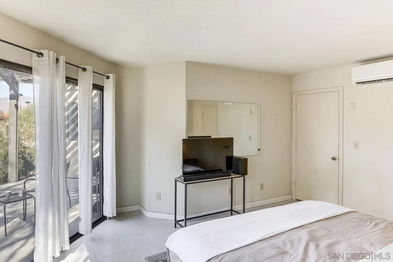1618 Las Casitas Dr