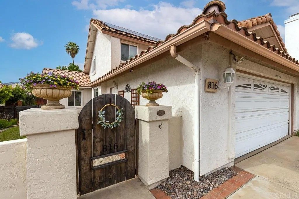 Photo of 816 Lochwood Place, Escondido, CA 92026 (MLS # NDP2603884)