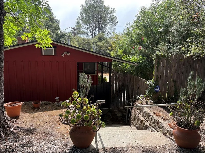 21313 Hillside