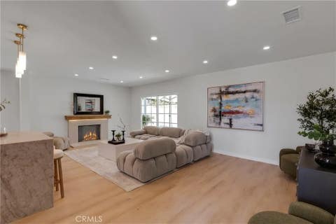 Tiny photo for 13131 Crewe ST, North Hollywood, CA 91605 (MLS # SR26141390)