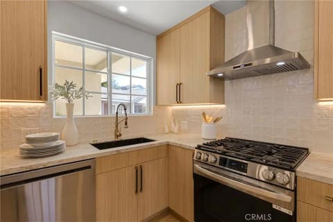 Tiny photo for 13131 Crewe ST, North Hollywood, CA 91605 (MLS # SR26141390)