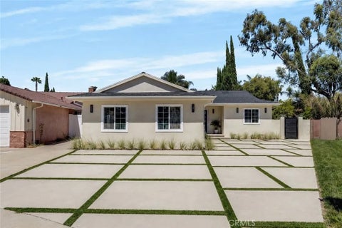 Tiny photo for 13131 Crewe ST, North Hollywood, CA 91605 (MLS # SR26141390)