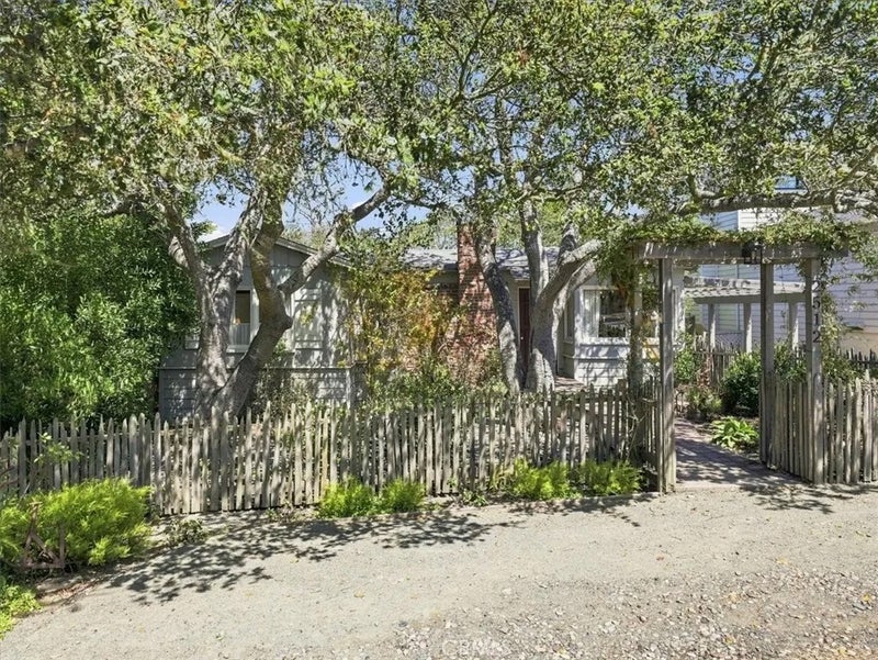 2512 Pineridge