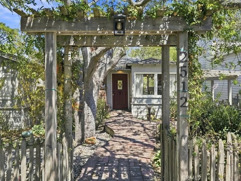 2512 Pineridge