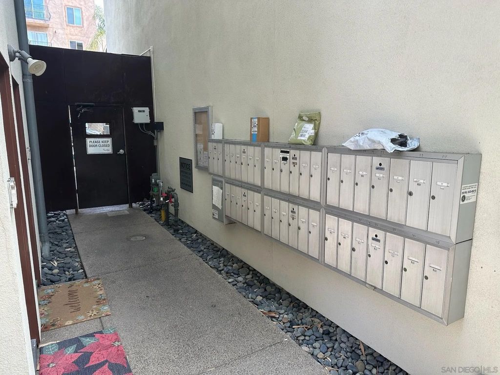 Photo of 941 W Hawthorn St #8, San Diego, CA 92101 (MLS # 260007893)