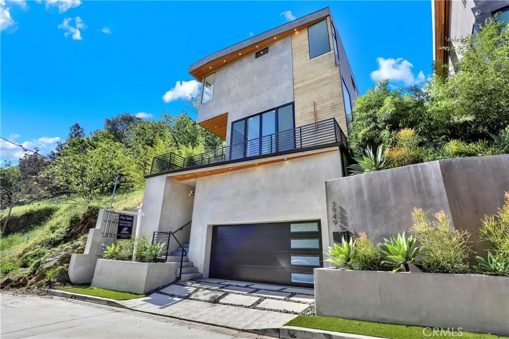 3949 Glenalbyn Drive