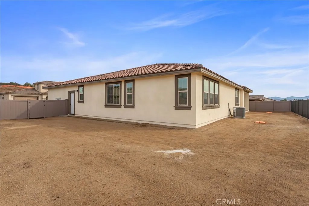 1390 Amanda Glen North