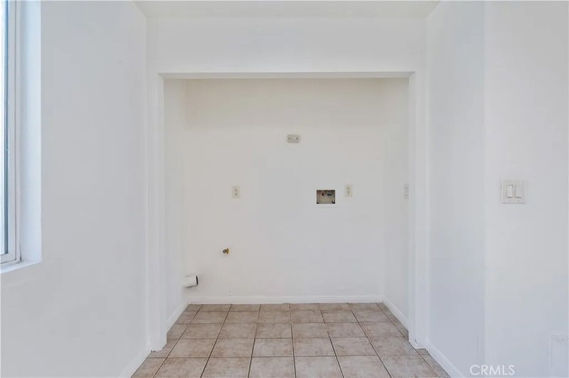 1585 E 48th Place