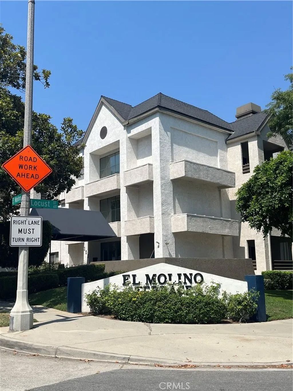 Photo of 300 N El Molino Avenue #107, Pasadena, CA 91101 (MLS # CV26083982)