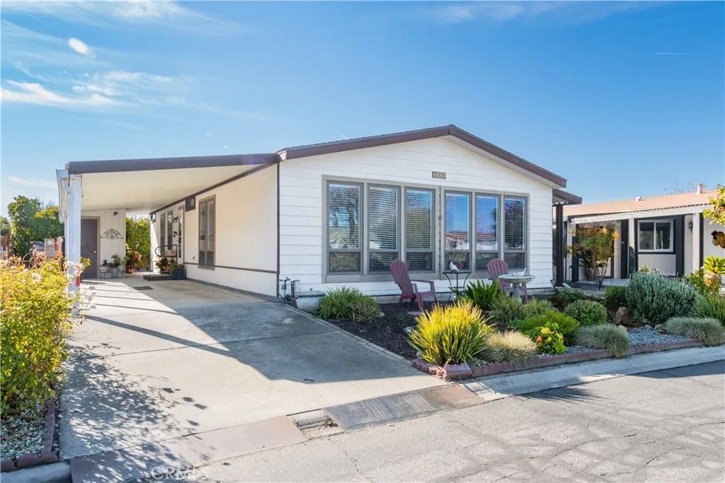 Photo of 340 Bobwhite Drive, Paso Robles, CA 93446 (MLS # NS26009118)