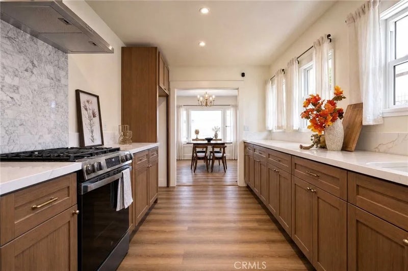 5215 S Van Ness