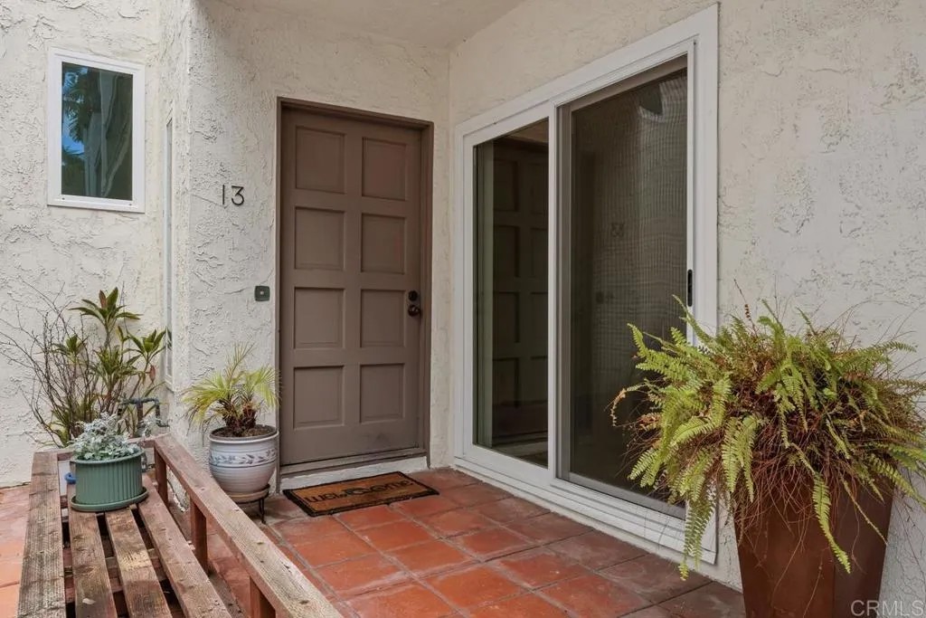 2270 La Costa Avenue 13