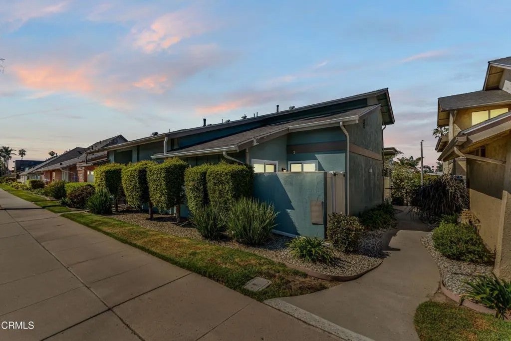 3051 E Harbor