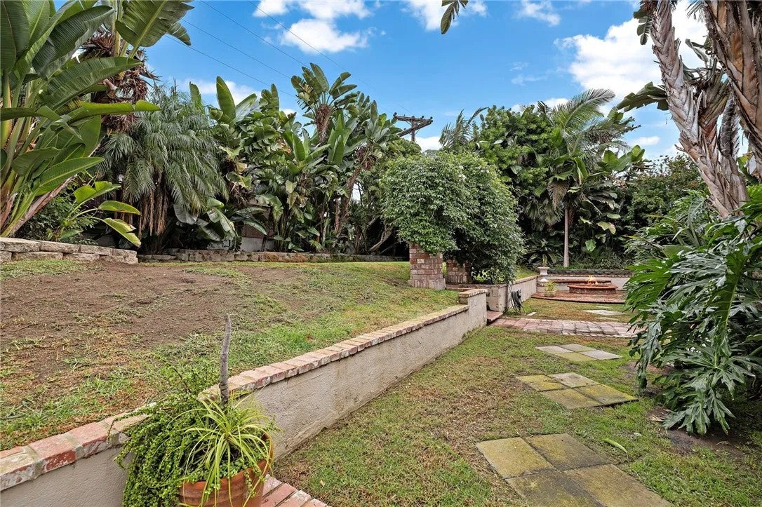 1004 Calle Toledo