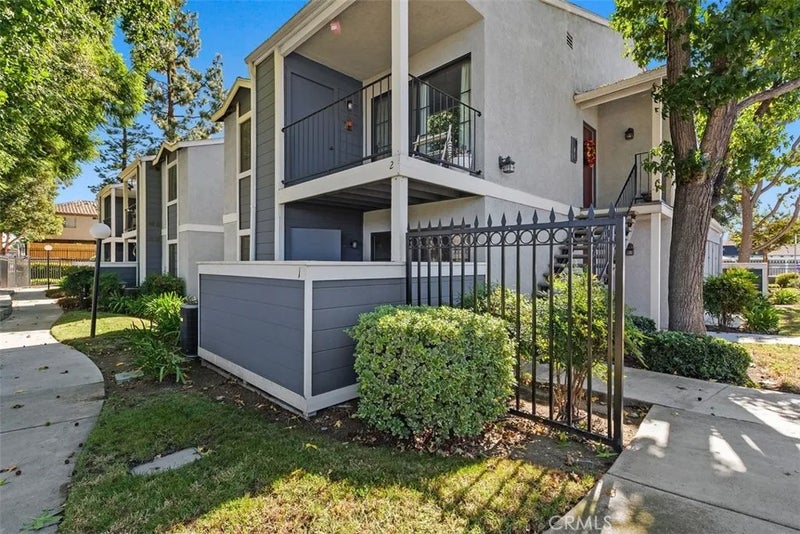 5165 Walnut 1