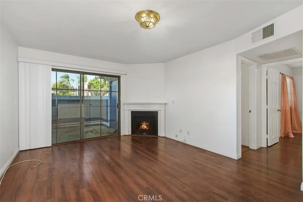 5165 Walnut 1