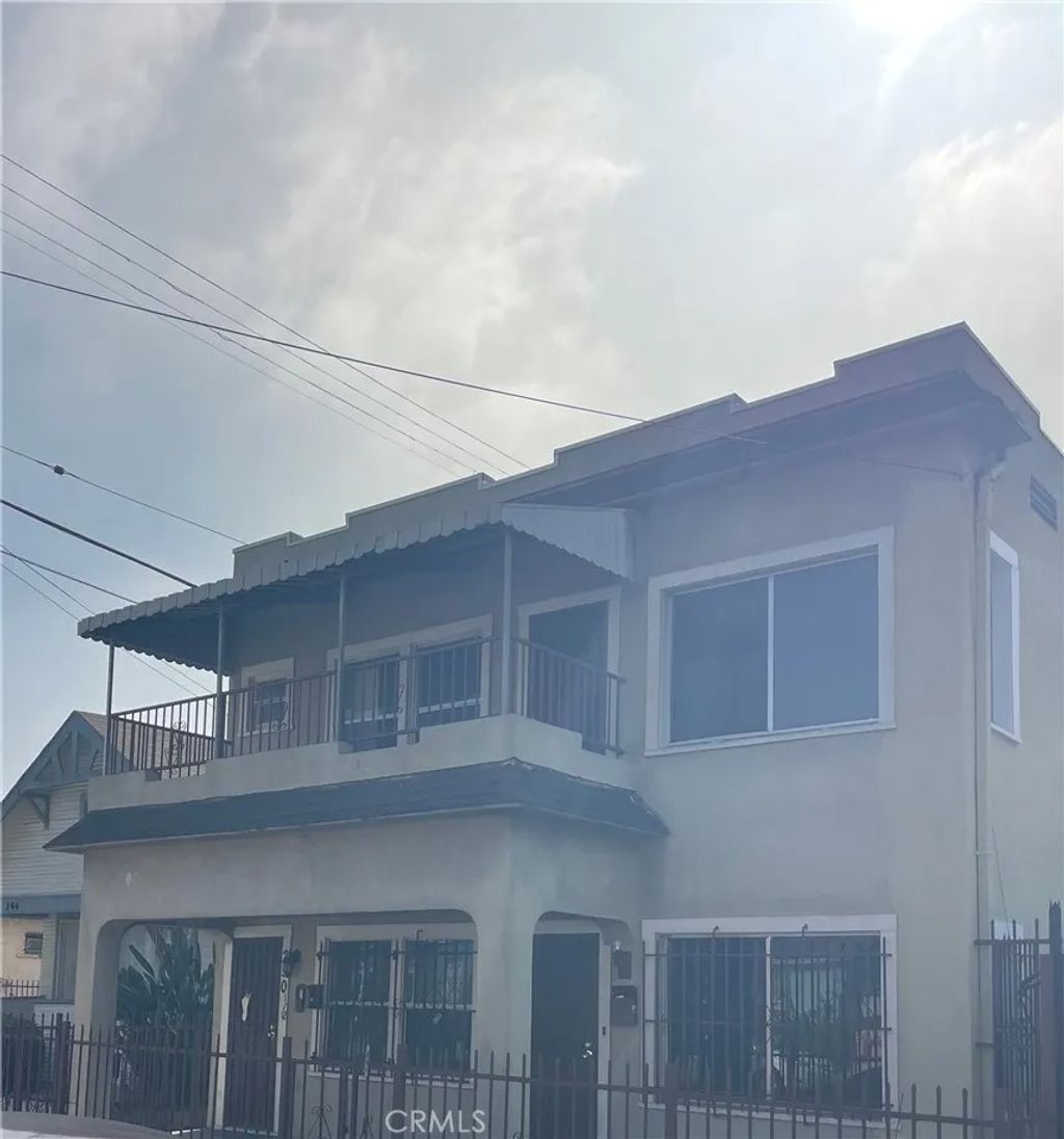 Photo of 250 W 49th Street, Los Angeles, CA 90037 (MLS # IN25252085)