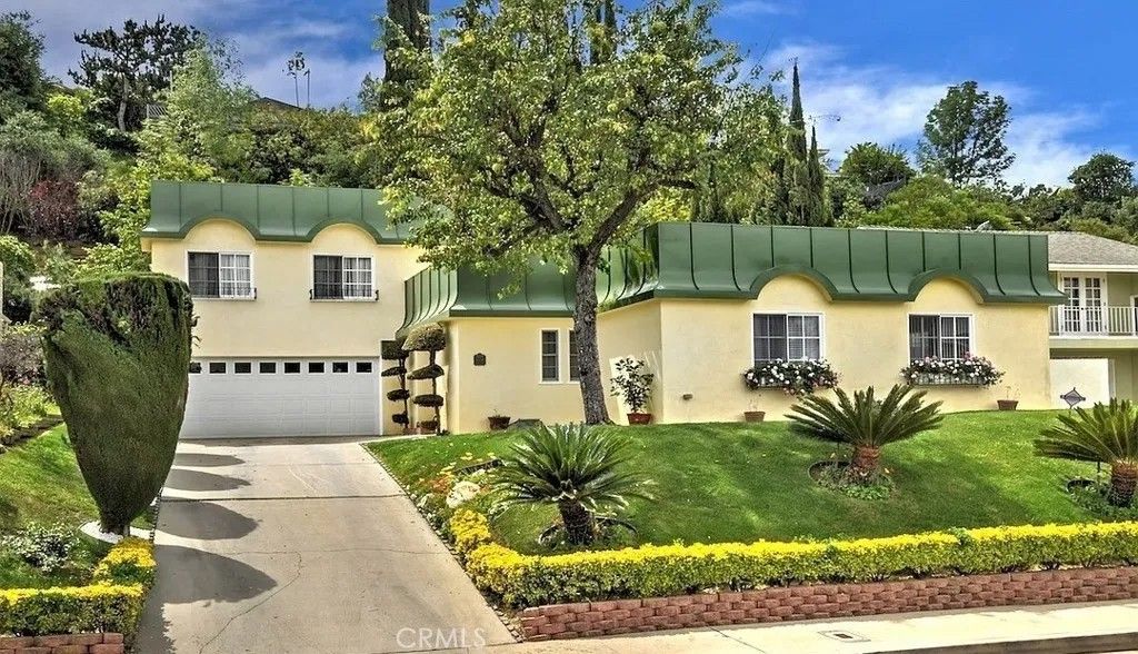 Photo of 11304 Dona Lola Dr, Studio City, CA 91604 (MLS # IN26078456)