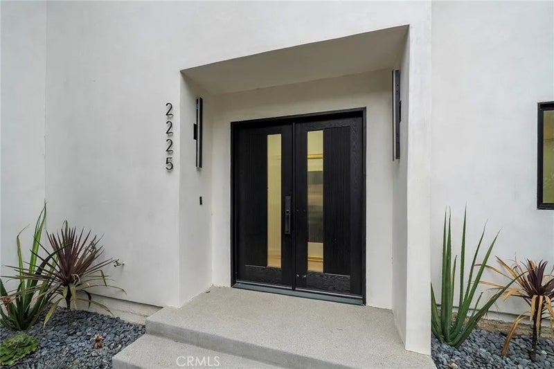 2225 Shoredale