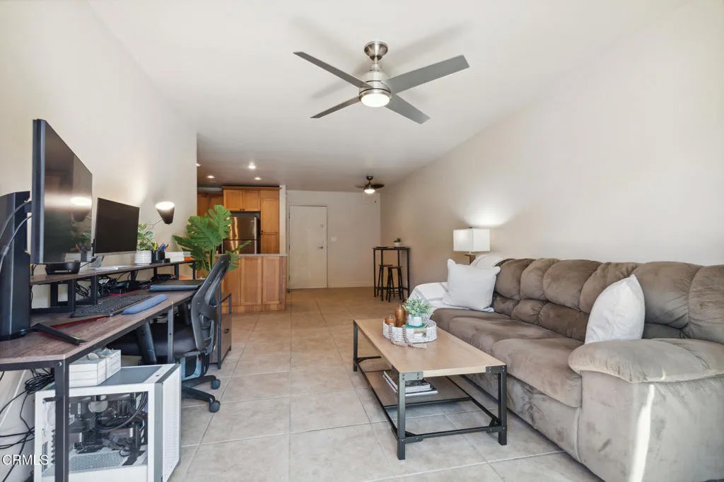 5585 E Pacific Coast Highway 132