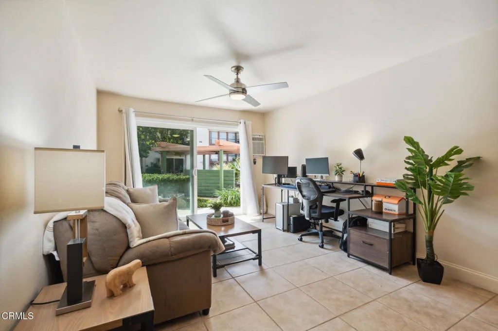 5585 E Pacific Coast Highway 132