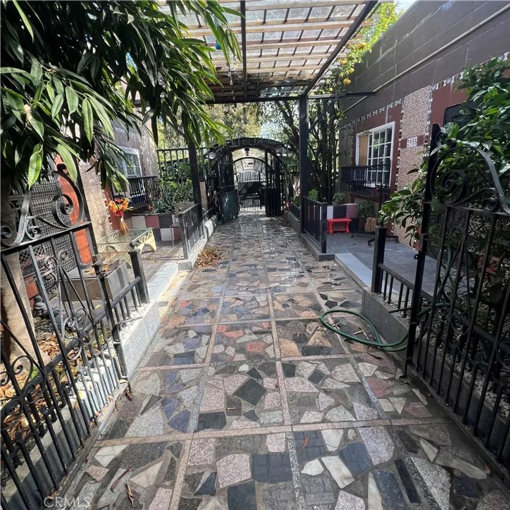 Photo of 2949 S Harcourt Ave, Los Angeles, CA 90016 (MLS # OC26026753)